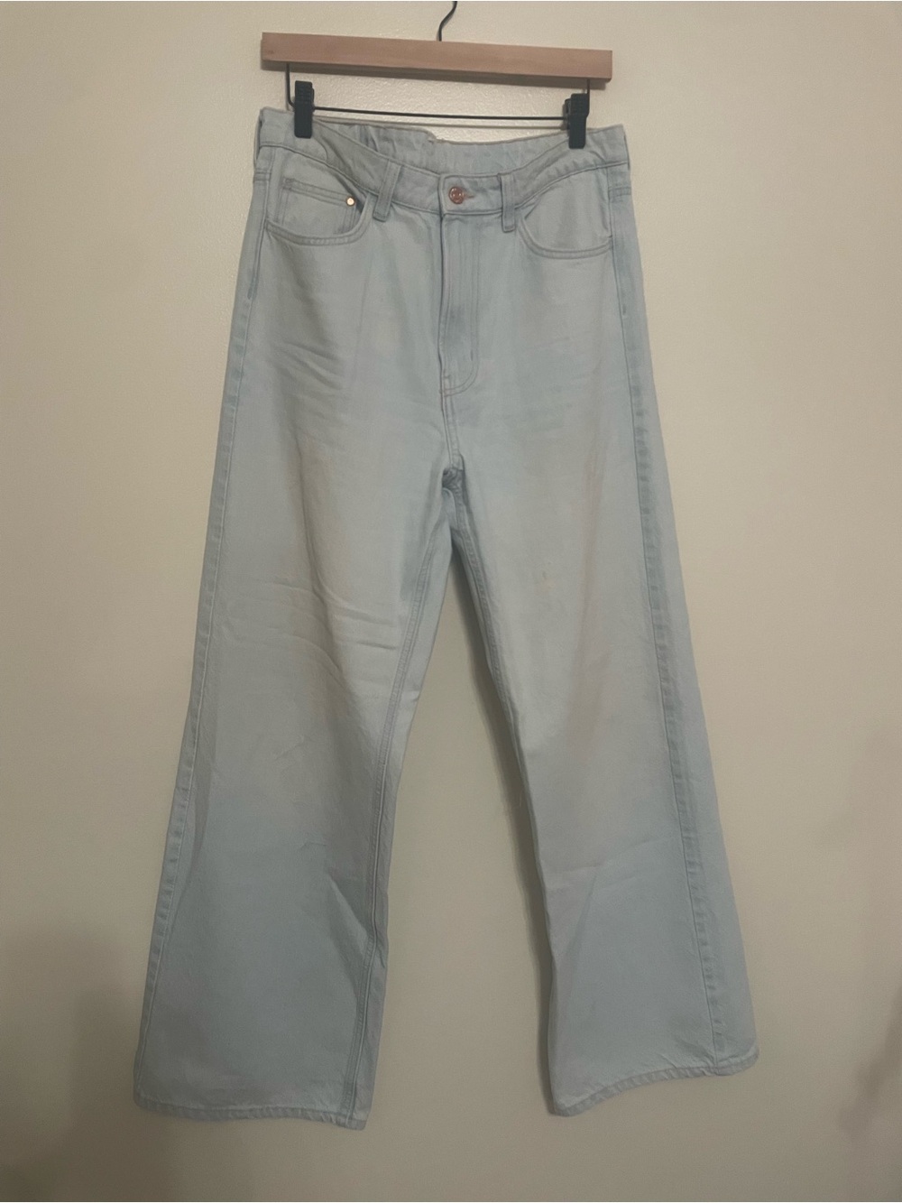 H&M Ultra Light Wash High Rise Baggy Jeans - Picture 3 of 6